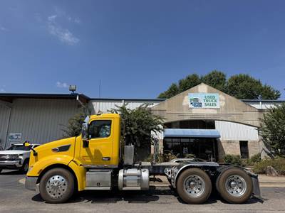Peterbilt 579 Day Cab Truck - Detroit 500HP, 10 Speed Manual