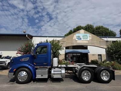 Peterbilt 579 Day Cab Truck - Detroit 500HP, 13 Speed Manual