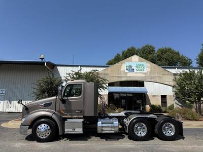 Peterbilt 579 Day Cab Truck - Detroit 500HP, 13 Speed Manual
