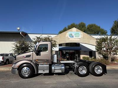 Peterbilt 579 Day Cab Truck - Detroit 500HP, 10 Speed Manual
