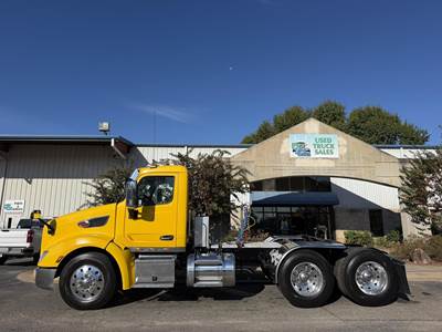 Peterbilt 579 Day Cab Truck - Detroit 500HP, 10 Speed Manual