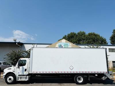 Freightliner M2 106 26 ft Box Truck - 220HP, 6 Speed Automatic, Roll up Door, Liftgate