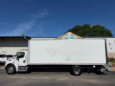 Freightliner M2 106 26 ft Box Truck - 220HP, 6 Speed Automatic, Roll up Door, Liftgate