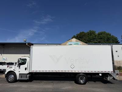 Freightliner M2 106 26 ft Box Truck - 220HP, 6 Speed Automatic, Roll up Door, Liftgate
