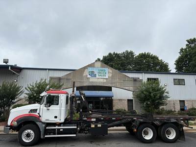 Mack Granite GU813 Roll Off Truck - MP7, 370HP, Automatic