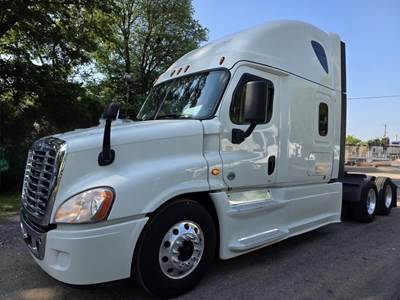 Freightliner Cascadia 125 Sleeper Semi Truck - 72" Raised Roof Sleeper, Detroit 455HP, 10 Speed Manual