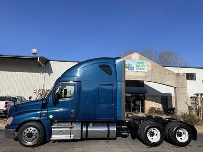 Freightliner Cascadia 125 Sleeper Semi Truck - 70" Raised Roof Sleeper, Cummins 450HP, 10 Speed Autoshift Automatic