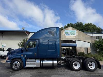 Freightliner Cascadia 125 Sleeper Semi Truck - 70" Raised Roof Sleeper, Cummins 450HP, 10 Speed Autoshift Automatic