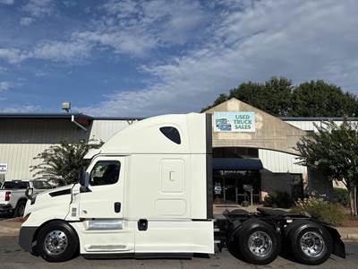 Freightliner Cascadia 126 Sleeper Semi Truck - 70" Raised Roof Sleeper, Cummins 450HP, 10 Speed Ultrashift Plus Amt