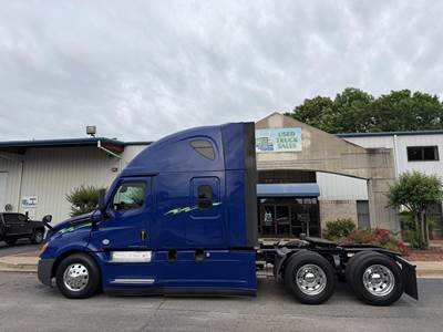 Freightliner Cascadia 126 Sleeper Semi Truck - Detroit 400HP, 12 Speed Dt12 Amt