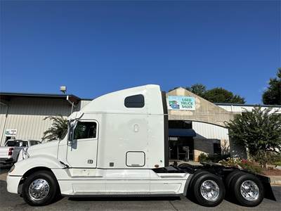 Freightliner Columbia 120 Sleeper Semi Truck - 70" Raised Roof Sleeper, Detroit 500HP, 10 Speed Manual