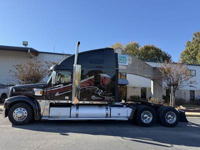 Freightliner Coronado 132 Sleeper Semi Truck - 70" Raised Roof Sleeper, Detroit 500HP, 10 Speed Manual