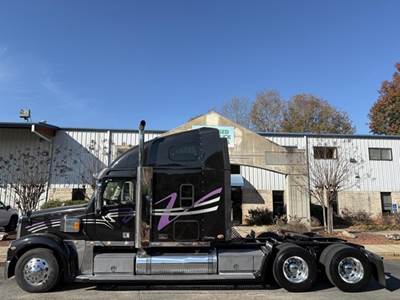 Freightliner Coronado 132 Sleeper Semi Truck - 70" Raised Roof Sleeper, Detroit 500HP, 10 Speed Manual