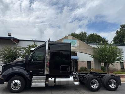 Kenworth T880 Sleeper Semi Truck - 76" Mid Roof Sleeper, Cummins 500HP, 12 Speed Endurant Automatic