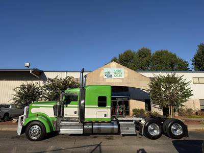 Kenworth W900 Sleeper Semi Truck - 70" Flat Top Sleeper, Cummins 565HP, 18 Speed Manual
