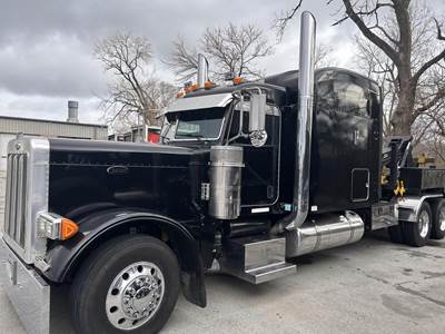 Peterbilt 379EXHD Sleeper Semi Truck - 70" Mid Roof Sleeper, Caterpillar 500HP, 13 Speed Manual