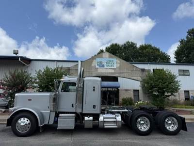 Peterbilt 389 Sleeper Semi Truck - 40" Flat Top Sleeper, Cummins 565HP, 18 Speed Manual