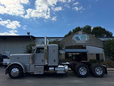 Peterbilt 389 Sleeper Semi Truck - 40" Flat Top Sleeper, Cummins 565HP, 18 Speed Manual