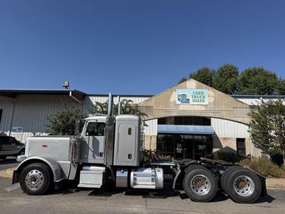 Peterbilt 389 Sleeper Semi Truck - 40" Flat Top Sleeper, Cummins 565HP, 18 Speed Manual