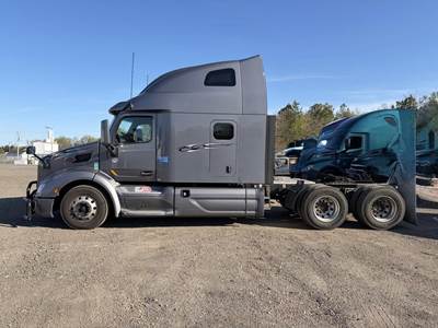 Peterbilt 579 Sleeper Semi Truck - Raised Roof Sleeper, Paccar 455HP, 12 Speed Amt