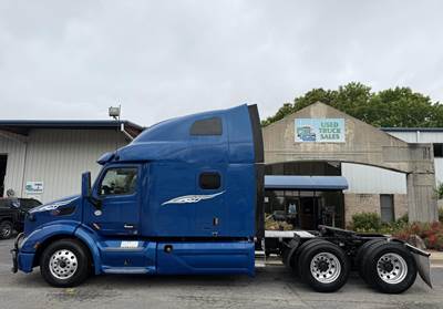 Peterbilt 579 Sleeper Semi Truck - Raised Roof Sleeper, Paccar 455HP, 12 Speed Amt
