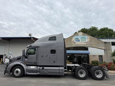 Peterbilt 579 Sleeper Semi Truck - Raised Roof Sleeper, Paccar 455HP, 12 Speed Amt