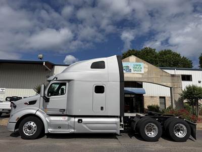 Peterbilt 579 Sleeper Semi Truck - Raised Roof Sleeper, Paccar 455HP, 12 Speed Amt