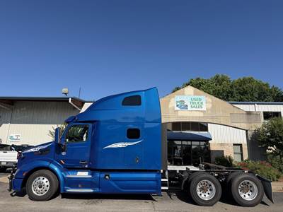 Peterbilt 579 Sleeper Semi Truck - Raised Roof Sleeper, Paccar 455HP, 12 Speed Amt