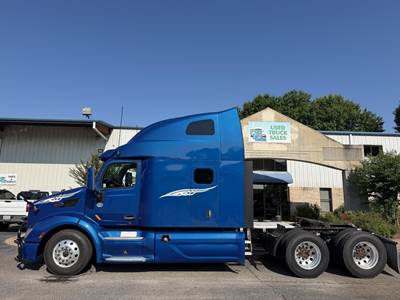 Peterbilt 579 Sleeper Semi Truck - Raised Roof Sleeper, Paccar 455HP, 12 Speed Amt