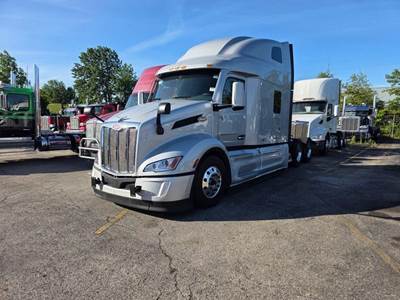 Peterbilt 579 Sleeper Semi Truck - 80" Raised Roof Sleeper, Paccar 455HP, 12 Speed Amt