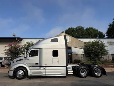Peterbilt 579 Sleeper Semi Truck - 80" Raised Roof Sleeper, Paccar 455HP, 12 Speed Amt