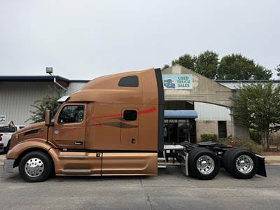 Peterbilt 579 Sleeper Semi Truck - Raised Roof Sleeper, Paccar 510HP, 12 Speed Amt