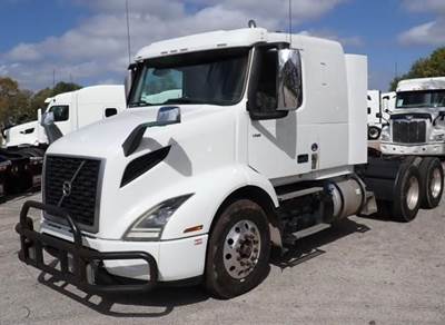 Volvo VNR64T400 Sleeper Semi Truck - 40" Flat Top Sleeper, 425HP, 12 Speed I Shift Amt