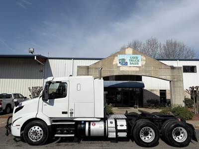 Volvo VNR64T400 Sleeper Semi Truck - 40" Flat Top Sleeper, 425HP, 12 Speed I Shift Amt