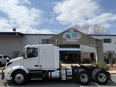 Volvo VNR64T400 Sleeper Semi Truck - 40" Flat Top Sleeper, 425HP, 12 Speed I Shift Amt