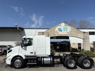 Volvo VNR64T400 Sleeper Semi Truck - 40" Flat Top Sleeper, 425HP, 12 Speed I Shift Amt