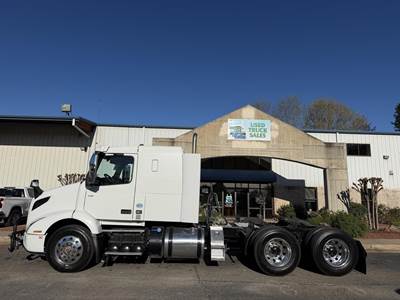 Volvo VNR64T400 Sleeper Semi Truck - 40" Flat Top Sleeper, 425HP, 12 Speed I Shift Amt