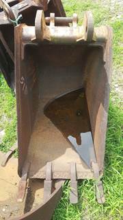 24" Digging Bucket Case 590