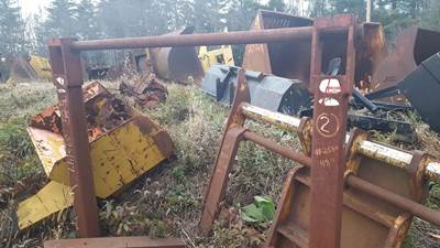 Handylift 4000R bucket forks