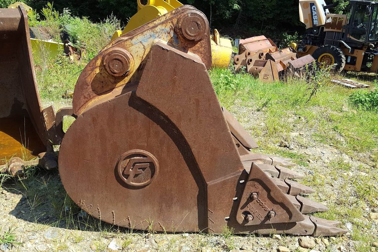 Central Fabricators Bucket for Komatsu PC220 excavator For Sale