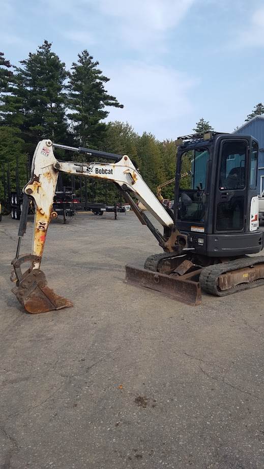 2017 Bobcat E26 Mini Excavator with 3 buckets and hammer For Sale