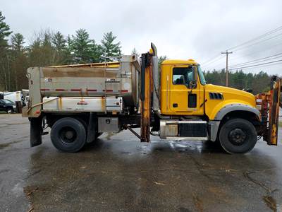 2015 Mack GU712 Plow/Dump Truck