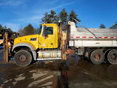 2011 Mack GU713 Plow/Dump Truck