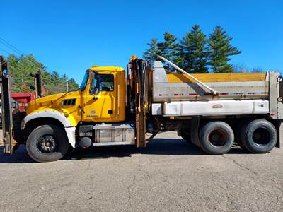 2013 Mack GU713 Plow/Dump Truck
