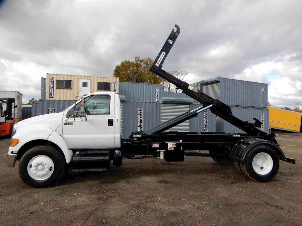 2011 Ford F750 XL Single Axle Hooklift Truck Cummins, 280HP