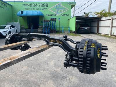 2013 Mack 18.000LBS Front Axle Assembly