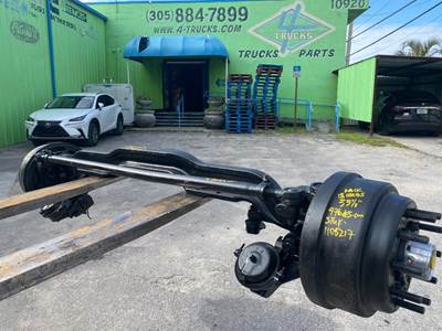 2010 Mack 18.000LBS Front Axle Assembly