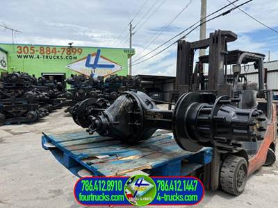 2009 Spicer 17060S Front Axle Assembly