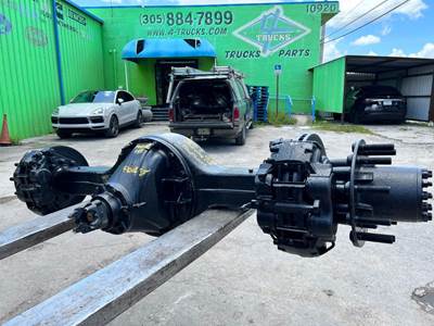 2013 Spicer 19060S Front Axle Assembly