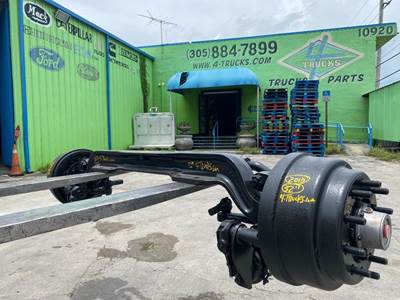 2013 Spicer Front Axle Assembly